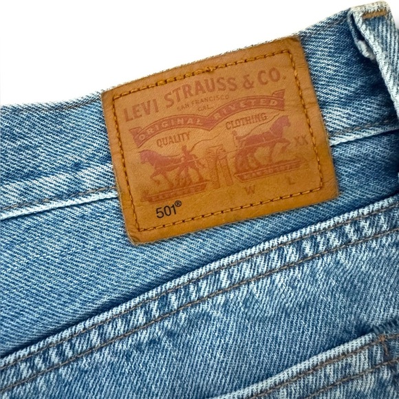 Levis‎ Shorts Womens 28 Denim Cut Off 501 Button Fly Bling Distressed EUC - Picture 8 of 12